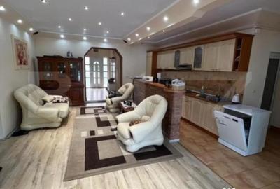 Casă cu 2 camere cu Teren 2000 Mp în Central - 1