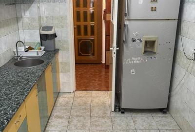 Apartament cu 3 camere semidecomandat în Micro 3 - 6