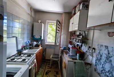 Apartament cu 2 camere nedecomandat, mobilat în Podu Roș