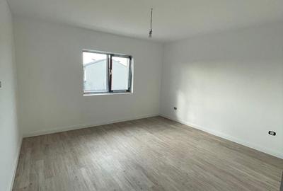 Casă cu 4 camere cu Teren 330 Mp în Central - 1