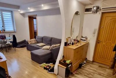 Apartament cu 4 camere semidecomandat în Onești - 1
