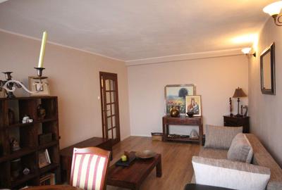 Apartament cu 3 camere decomandat, mobilat în Circumvalațiunii - 17