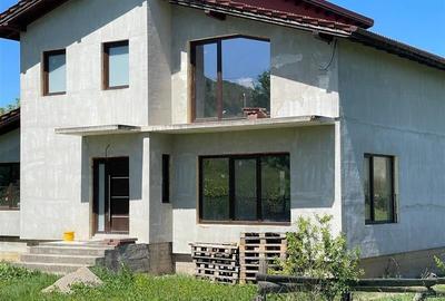 Casa imdividuala de vanzare in Luna de Sus amplasat pe un teren 800mp!