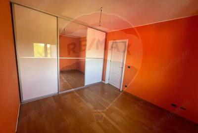 Casă cu 6 camere cu Canalizare în Răstoaca - 9