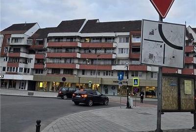 Apartament cu 3 camere în Decebal