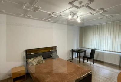 Apartament cu 4 camere semidecomandat în Lipovei