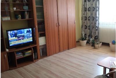 Apartament cu 3 camere decomandat, mobilat în Tractorul - 5