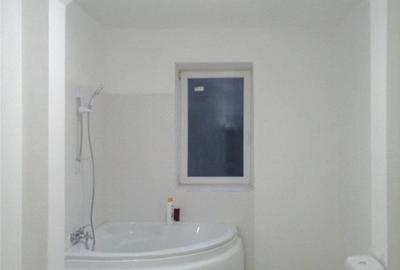 Casă cu 5 camere cu Teren 1446 Mp în Macea - 4
