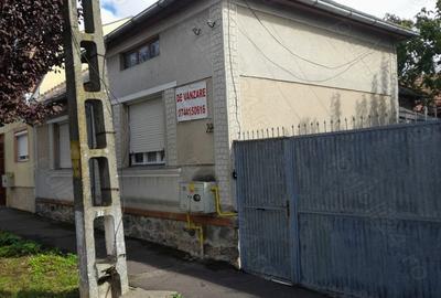 Casă cu 4 camere în Micro 14 - 1