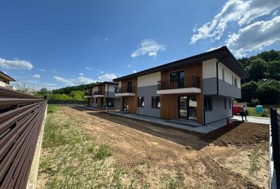 Duplex semifinisat la liziera padurii, 4 camere, 120mp, 240mp teren Duplex semifinisat la liziera padurii, 4 camere, 120mp, 240mp teren - 2