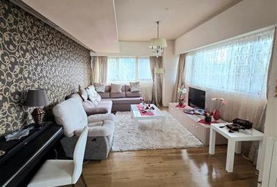 Apartament cu 3 camere semidecomandat, mobilat în Faleza Nord