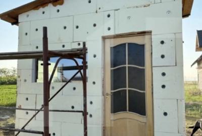 Casă cu 2 camere cu Teren 650 Mp în Central - 2