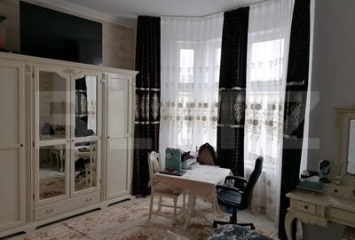 De vanzare apartament 3 camere, ultracentral , cu acoperis