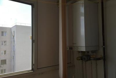 Apt 3cam renovat  69mp, dotat cu  CT, AC , an 1985  etaj 7/8, mobilat - 2