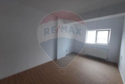 Apartament cu 3 camere ETAJ 2 - 9