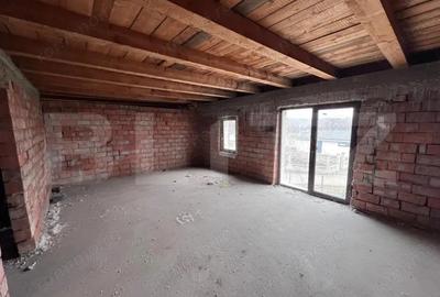 Casă cu 12 camere cu Teren 3730 Mp în Stremț - 5