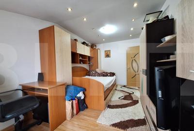 Apartament de vanzare, cu 2 camere decomandat, mobilat, zona - 8