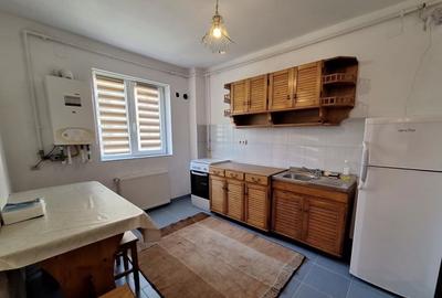 Apartament zona Florilor , etaj 1 ,balcon - 3