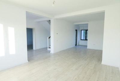 Casă cu 4 camere în Strejnicu - 3