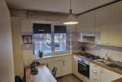 Apartament cu 2 camere decomandat, mobilat în Central