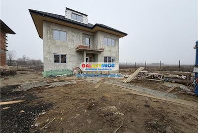 Casă cu 5 camere cu Teren 500 Mp în Central - 4