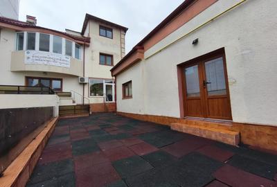 Casă cu 10 camere cu Canalizare în Stadion - 1