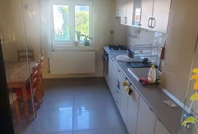 Apartament cu 3 camere decomandat, mobilat în Aviației