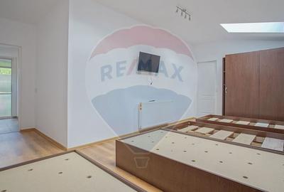 Casă cu 10 camere cu Teren 340 Mp în Florilor - 42