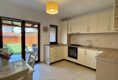 Casă cu 4 camere cu Canalizare în Dumbrăvița