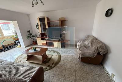 Apartament cu 4 camere decomandat în Răcădău - 2