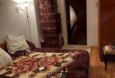 Apartament cu 3 camere semidecomandat în Deveselu - 2