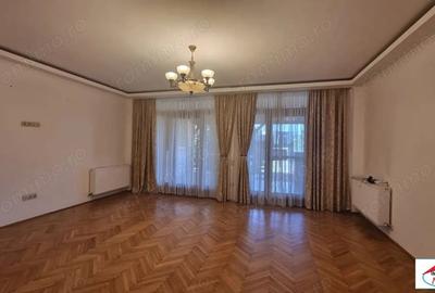 Casă cu Teren 340 Mp în Central - 2