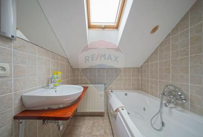 Vila cu potential turistic in Predeal privelisti si liniste montana - 35