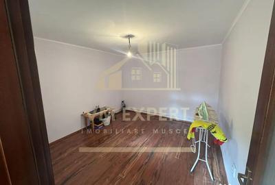 Casă cu 5 camere cu Teren 600 Mp în Rucăr - 15