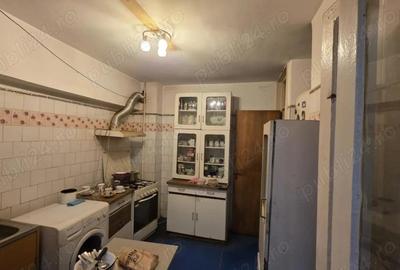 Apartament cu 4 camere decomandat în Tei - 3