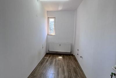 Spațiu comercial, de 8 mp, în Central