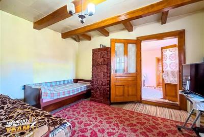 Casa traditionala din lemn, cu sura din piatra, Arcus, Covasna. - 2