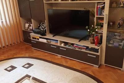 Apartament cu 3 camere decomandat la cateva minute de Casa de pensii. - 2