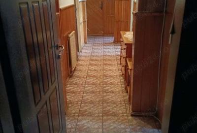 De vanzare apartament cu 4 camere - 1
