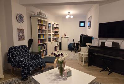 Apartament cu 3 camere decomandat în Central - 2