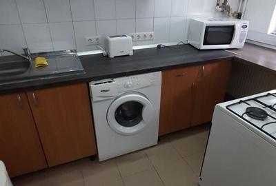 Garsonieră decomandată în Vest