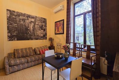 Apartament cu 3 camere semidecomandat, mobilat în Calea Victoriei