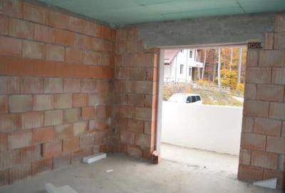 Casă cu 5 camere cu Teren 554 Mp în Piața - 4