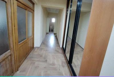 Apartament cu 4 camere decomandat în Hala Centrală - 3