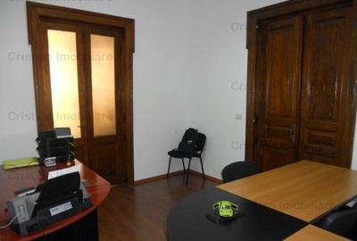 Casă cu 5 camere cu Teren 200 Mp în Central - 10