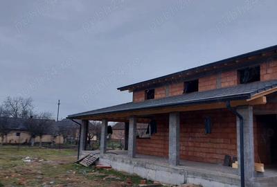 Casă cu 6 camere în Ghioroc - 1