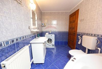 Casa cu 5 dormitoare, foisor, sauna, beci,pod garaj si gradina - 45