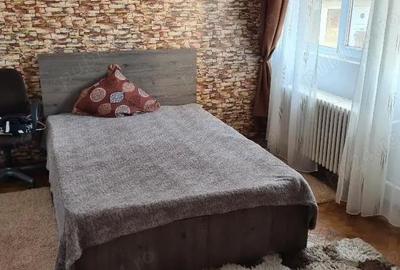 Apartament cu 3 camere semidecomandat în Central - 1
