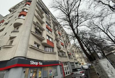 Apartament cu 4 camere semidecomandat, mobilat în 1 Mai