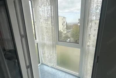 Apartament 3 camere de vanzare, cart. Dealul Florilor - 10